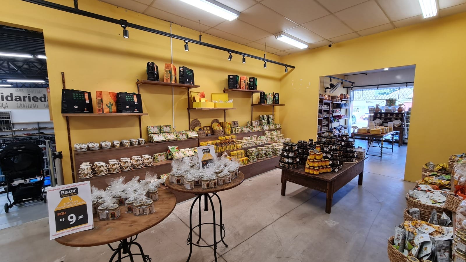 Foto interna do Bazar Amigos do Bem